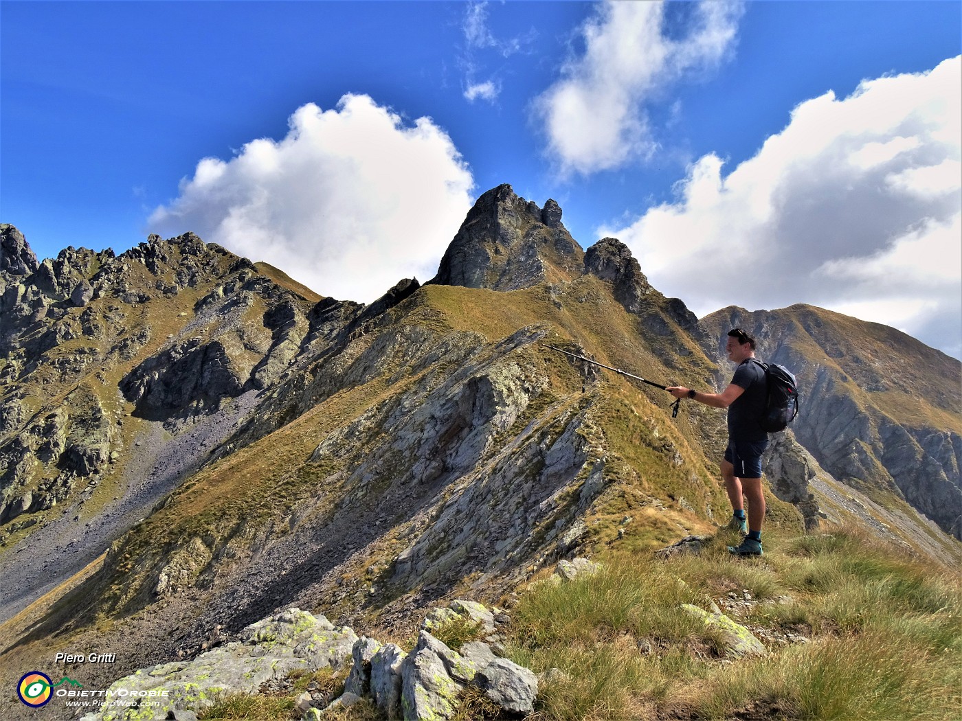 39 In decisa salita in cresta verso la cima del Valletto.JPG